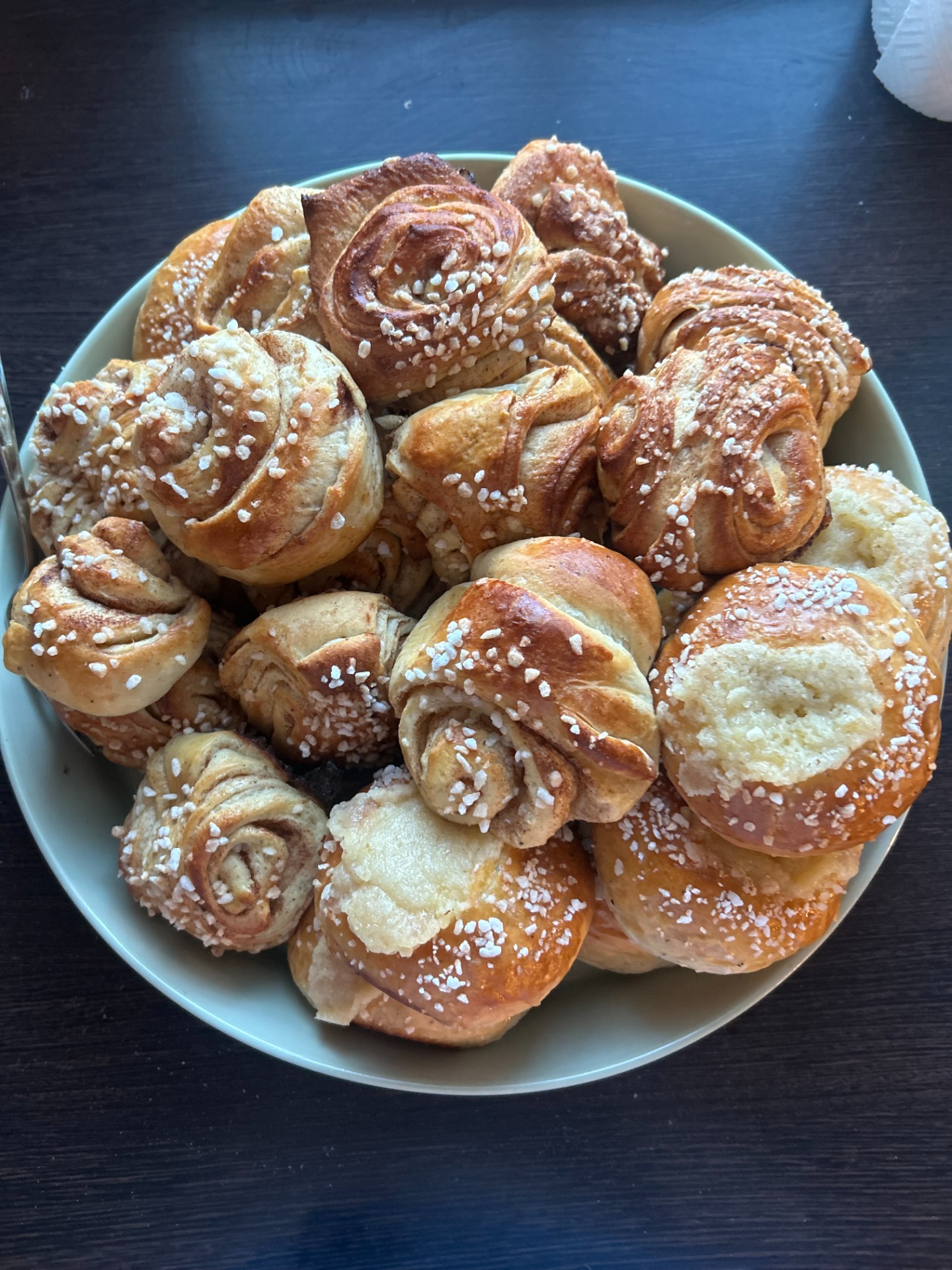 Voisilmäpullat ja kanelikorvapuustit